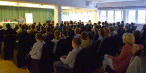 Spotkanie autorskie z Pawłem Wakułą. Sala pełna młodzieży
